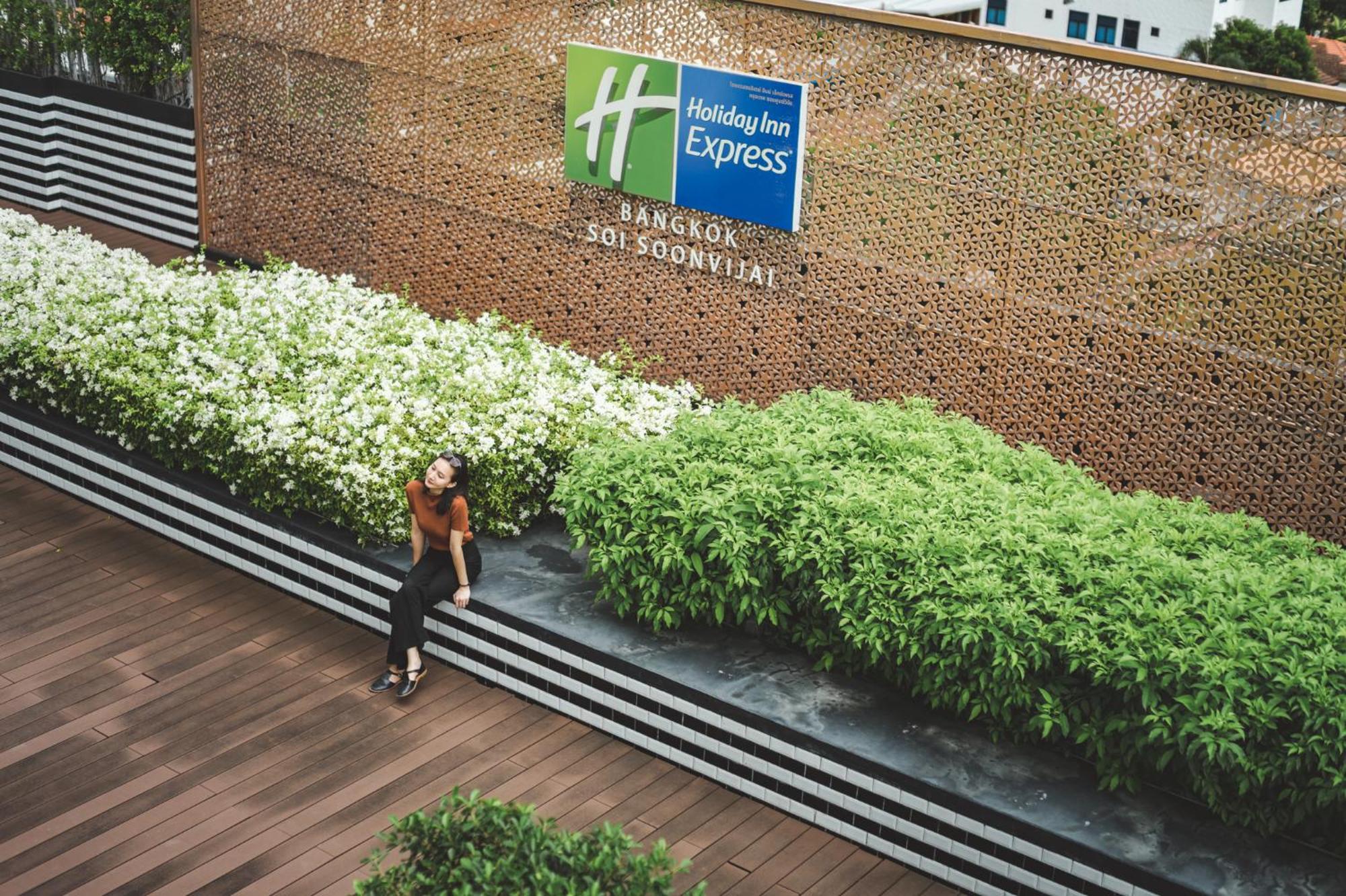 Holiday Inn Express Bangkok Soi Soonvijai By Ihg Dış mekan fotoğraf