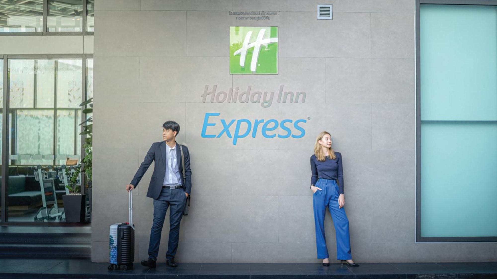 Holiday Inn Express Bangkok Soi Soonvijai By Ihg Dış mekan fotoğraf